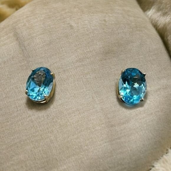 14K Yellow Gold Blue Topaz Earrings Oval Studs Beautiful Classic New - Picture 1 of 7